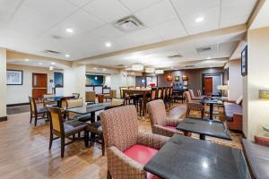 a restaurant with tables and chairs and a dining room at Comfort Inn, Cleveland South - Richfield in Richfield