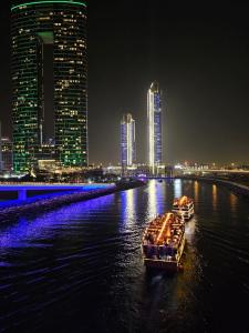 Fotografie z fotogalerie ubytování Cosy 2 bedroom apartment v Dubaji