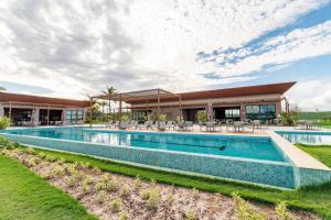 Bazén v ubytování SA06 Excelente Casa 5 Suítes - Reserva de Sauípe nebo v jeho okolí