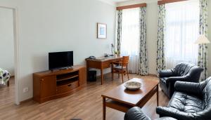 TV a/nebo společenská místnost v ubytování Hotel Orion