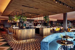 Lounge nebo bar v ubytování Van der Valk Hotel Leeuwarden + 37 fotografií