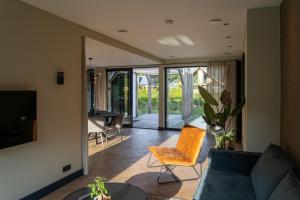 a living room with a couch and a table at De Witte Bergvliet in Oosterhout