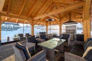 an outdoor patio with a table and chairs and a fireplace at Parzenica B&B - Wyjątkowa i Jedyna!!! Sprawdź nas a nie pożałujesz! in Białka Tatrzańska