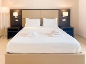 A bed or beds in a room at Brain Apartment Pagani