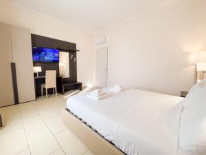 A bed or beds in a room at Brain Apartment Pagani