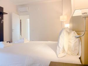 A bed or beds in a room at Brain Apartment Pagani