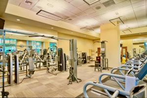 Fitness centrum a/nebo fitness zařízení v ubytování Strip View Balcony Suites - No Resort Fee !