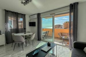 a living room with a table and a view of the ocean at Villa Caterina, Proche Monaco et imprenable vu mer in Beausoleil