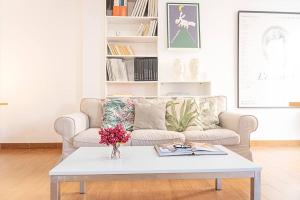 a living room with a couch and a coffee table at Casa flamenca a los pies de la Alcazaba in Almería