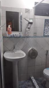 a bathroom with a sink and a toilet at Dúplex GUMANS in Goya