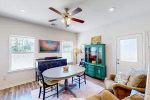 Φωτογραφία από το άλμπουμ του The Geography House σε Montgomery