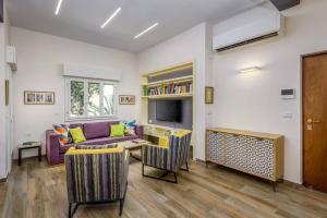New Modern & Quiet 2BR/2 Bath By Frishman Beach