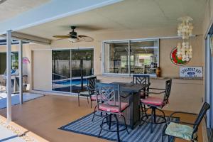 a dining room and kitchen with a table and chairs at Mermaid Shores in Sarasota