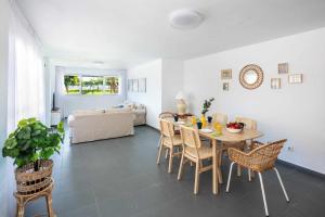a living room with a table and chairs and a couch at Apartamento Jardín 1 in Las Palmas de Gran Canaria