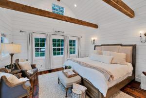 Gallery image of NEW The Carriage House-Luxury couples getaway in Waco