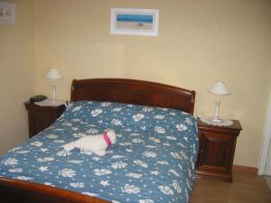 Llit o llits en una habitació de Ile Oléron Près du port de La Cotinière 2 pers. Plage et océan à 50 m