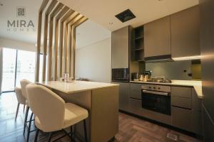 Köök või kööginurk majutusasutuses Mira Holiday Homes - Newly 1 bedroom with pool access