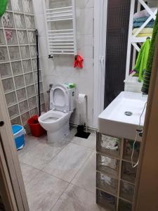 Phòng tắm tại Habitación privada en Hospitalet de llobregat