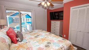 126, Newmania- Semi-Oceanfront, Private Pool with Cabana! Ocean Views! Pool Table!客房内的一张或多张床位