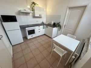 Köök või kööginurk majutusasutuses Laeken : Cocon Chaleureux & Confort