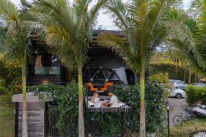 Giardino di Glamping Montecarlo Domo Geodesico y Sauna Finlandés Guatapé