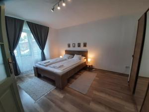 Posteľ alebo postele v izbe v ubytovaní Zrínyi 11 Apartments