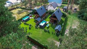 een luchtfoto van een huis met een tuin bij KLIMAT ROZTOCZA in Majdan Sopocki
