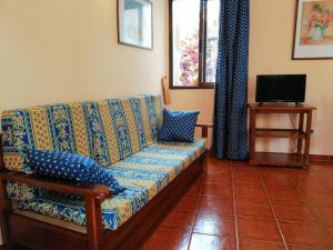 a living room with a couch and a television at Casa Carolina 2 in Playa de Santiago