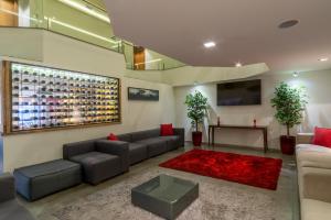 TV a/nebo společenská místnost v ubytování Hotel Laghetto Stilo Centro