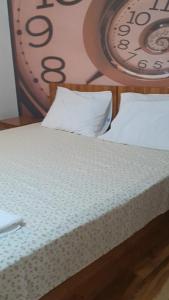 Cama ou camas em um quarto em Guest rooms KRASI