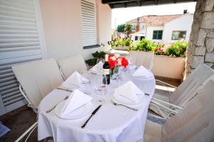 Restaurace v ubytování Holiday Home Lucija