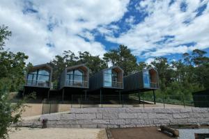 a couple of modular homes on top of a building at OS BALCÓNS Ría de Arousa in Boiro