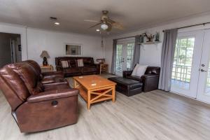 Uma área de estar em Cypress Landing