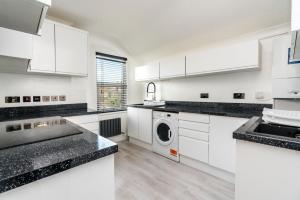 Köök või kööginurk majutusasutuses Nicely Furnished double room - Close to Croydon Hospital