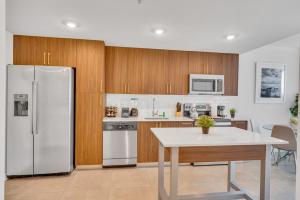 a kitchen with a stainless steel refrigerator and a table at Beautiful Unit with Amazing View & Free Parking in Miami