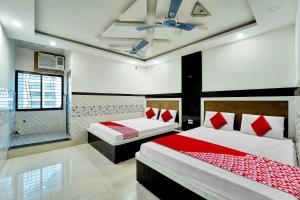Un pat sau paturi într-o cameră la Flagship Dn Daya Vatika