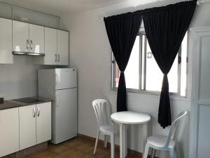 Kuchyň nebo kuchyňský kout v ubytování Apartamentos Playamar II + 18 fotografií