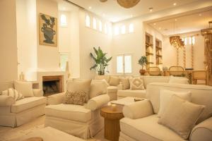 Posezení v ubytování Les Palmiers Boutique Hôtel & Spa