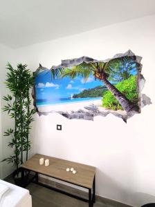a palm tree wall sticker in a room with a bench at apartamento con jacuzzi, El Rincón de Ayud in Calatayud