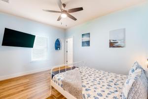 a bedroom with a bed and a ceiling fan at The Blue Heron Cottage in Saint Augustine