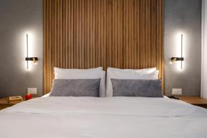Nathan's Suites On The Beach客房内的一张或多张床位