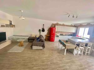 TV o dispositivi per l'intrattenimento presso Cozy appartament sea view
