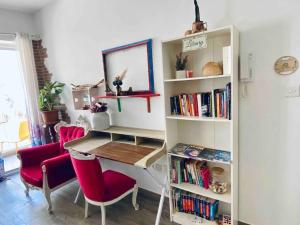 a room with a desk and a book shelf with books at Cozy appartament sea view in Marsaskala