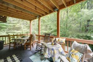 a screened in porch with a table and chairs at Butler Retreat on 60 Acres Near Beech Mountain! in Beech Mountain