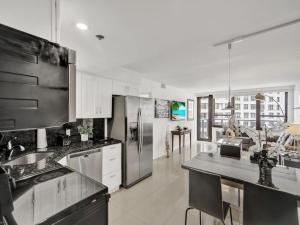 A kitchen or kitchenette at Spacious Ocean View Condo Beach Service 509