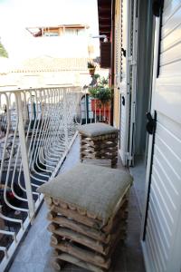 A balcony or terrace at B&B Evelyne