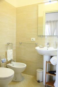 A bathroom at B&B Evelyne