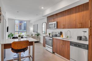 A kitchen or kitchenette at Amazing Unit in Downtown Miami With Free Parking