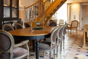 a dining room with a wooden table and chairs at La Martinoise Patio in Saint-Martin-de-Ré