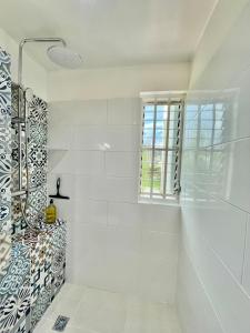 Koupelna v ubytování Appartement Frida de la Marina + 30 fotografií
